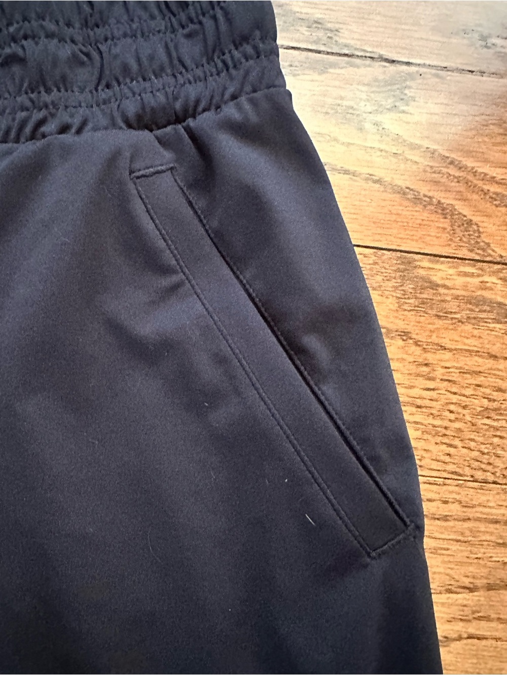 NWOT Under Armour Women’s Super Light Heat Gear Tech Pants XS Black Joggers - Picture 4 of 5